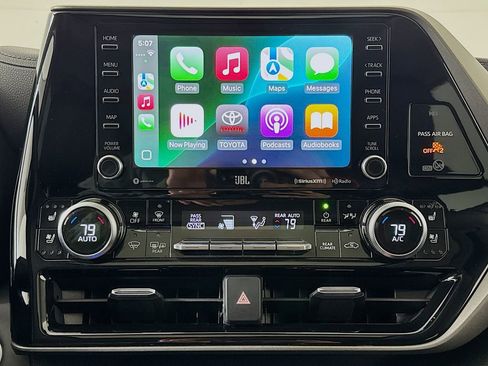 Used 2020 Toyota Highlander Limited image 16