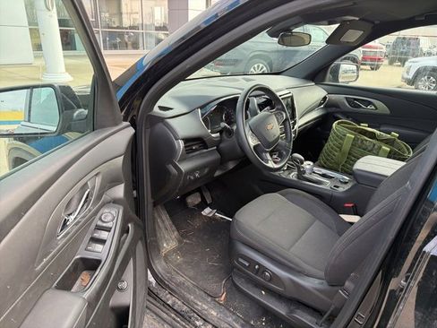 Used 2023 Chevrolet Traverse LT image 8
