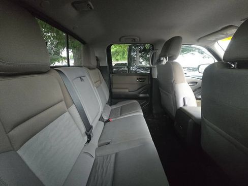 Certified 2022 Nissan Frontier SV w/ Technology Package RWD image 4