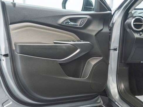 Used 2025 Chevrolet Trax ACTIV w/ Sunroof Package FWD image 41