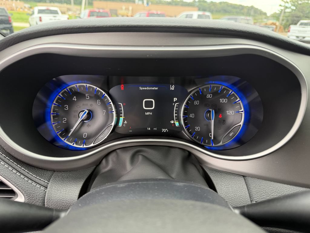 New 2027 Chrysler Pacifica Select AWD/4WD image 25