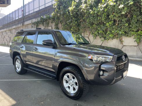 Used 2019 Toyota 4Runner SR5 Premium image 3
