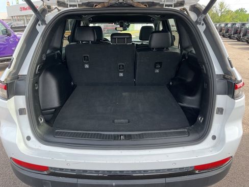 Used 2024 Jeep Grand Cherokee Altitude image 22