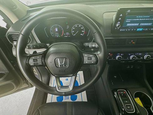 Used 2023 Honda Pilot Touring image 9