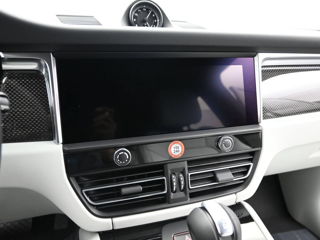 Certified 2026 Porsche Macan AWD/4WD image 26