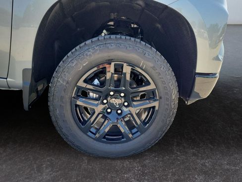 Used 2024 Chevrolet Silverado 1500 LT Trail Boss image 25