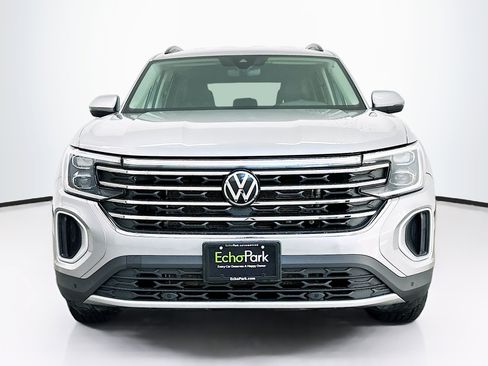 Used 2025 Volkswagen Atlas SE AWD/4WD image 2