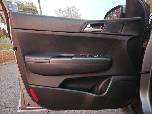 Used 2019 Kia Sportage LX image 12