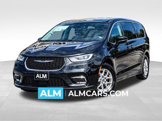Used 2023 Chrysler Pacifica Touring-L image 1