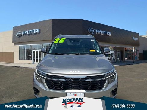 Used 2025 Kia Seltos EX w/ EX Sunroof Package AWD/4WD image 2