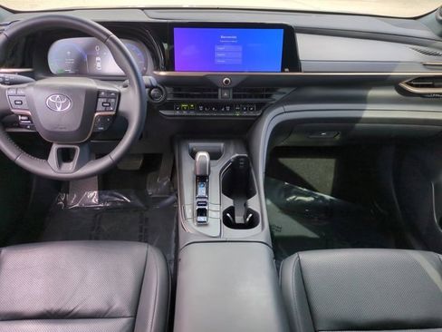 Used 2023 Toyota Crown Limited image 13