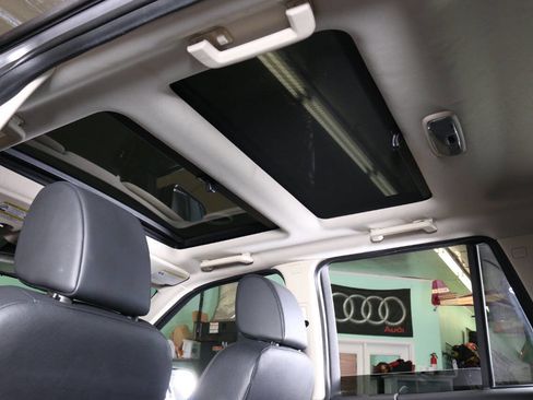 Used 2013 Land Rover LR2 HSE image 40