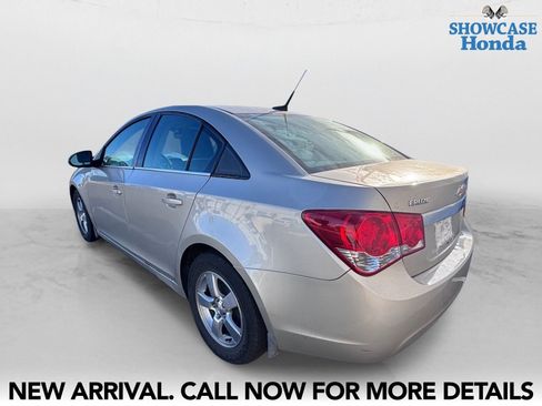 Used 2014 Chevrolet Cruze LT w/ Technology Package FWD image 4
