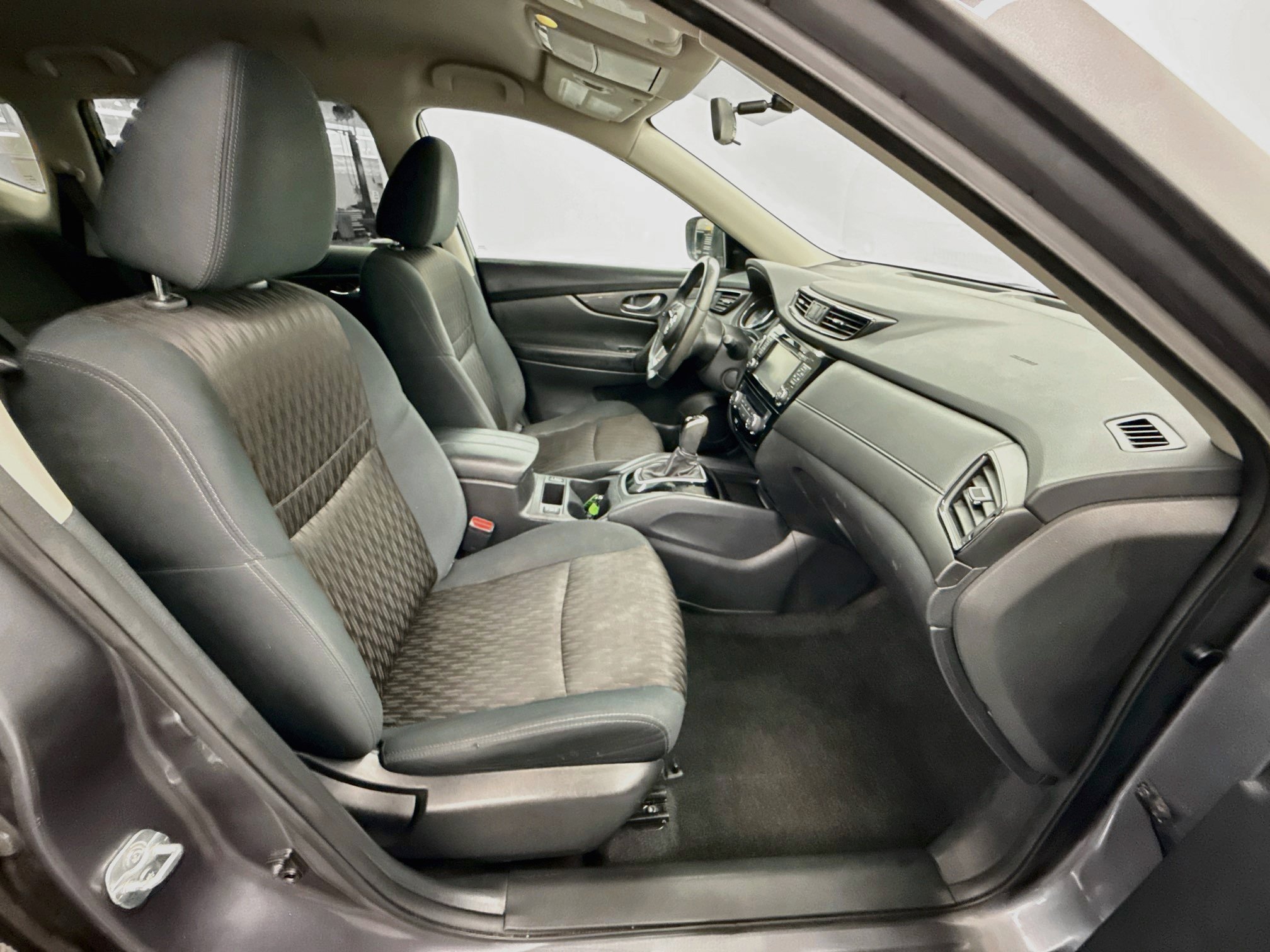 Used 2017 Nissan Rogue SV w/ SV Premium Package FWD image 31