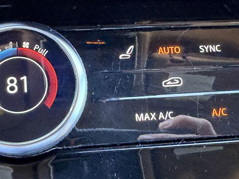 Used 2023 Land Rover Range Rover Sport SE Dynamic image 26