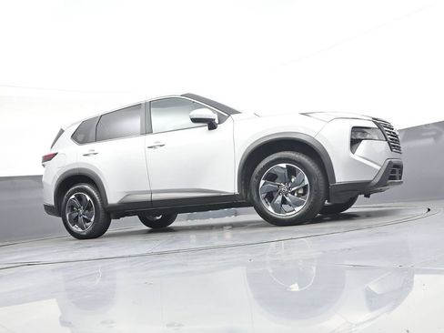 Used 2024 Nissan Rogue SV AWD/4WD image 43