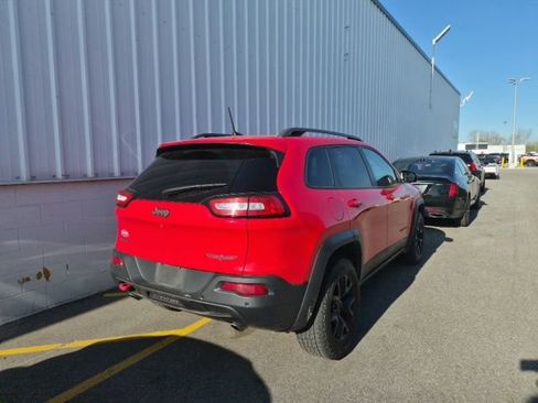 Used 2017 Jeep Cherokee Trailhawk w/ Comfort & Convenience Group AWD/4WD image 5