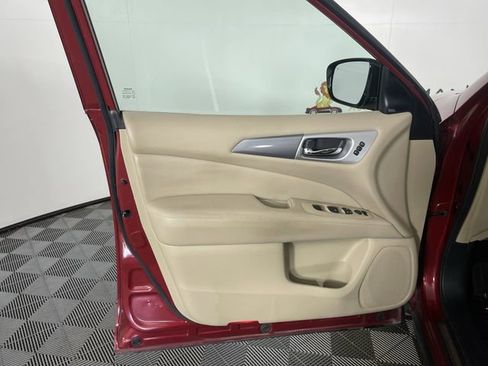 Used 2017 Nissan Pathfinder SL image 32