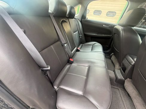 Used 2010 Chevrolet Impala LTZ FWD image 13