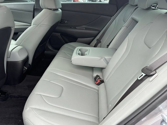 Used 2025 Hyundai Elantra Limited FWD image 11