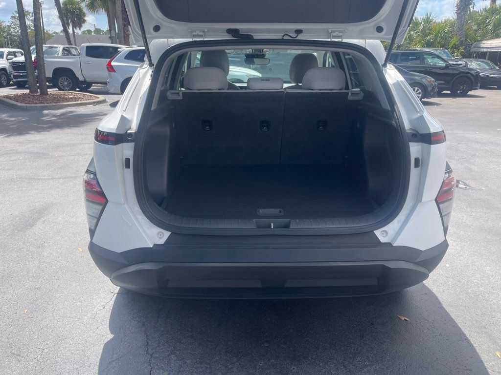 Used 2025 Hyundai Kona SEL FWD image 5