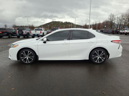 Used 2019 Toyota Camry SE image 11
