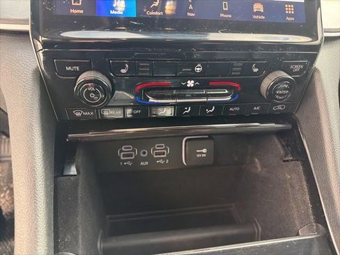 Used 2022 Jeep Grand Cherokee L Limited image 19