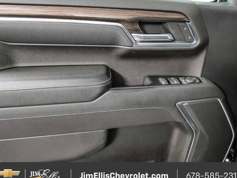 Used 2022 Chevrolet Silverado 1500 LT AWD/4WD image 6