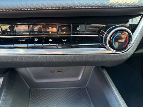 Used 2025 Chevrolet Equinox LT image 19