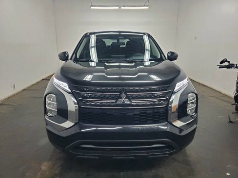 Used 2022 Mitsubishi Outlander ES image 2