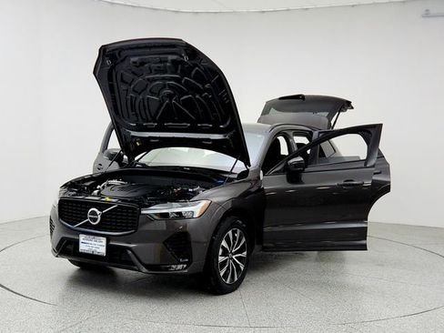Certified 2025 Volvo XC60 B5 Plus image 9