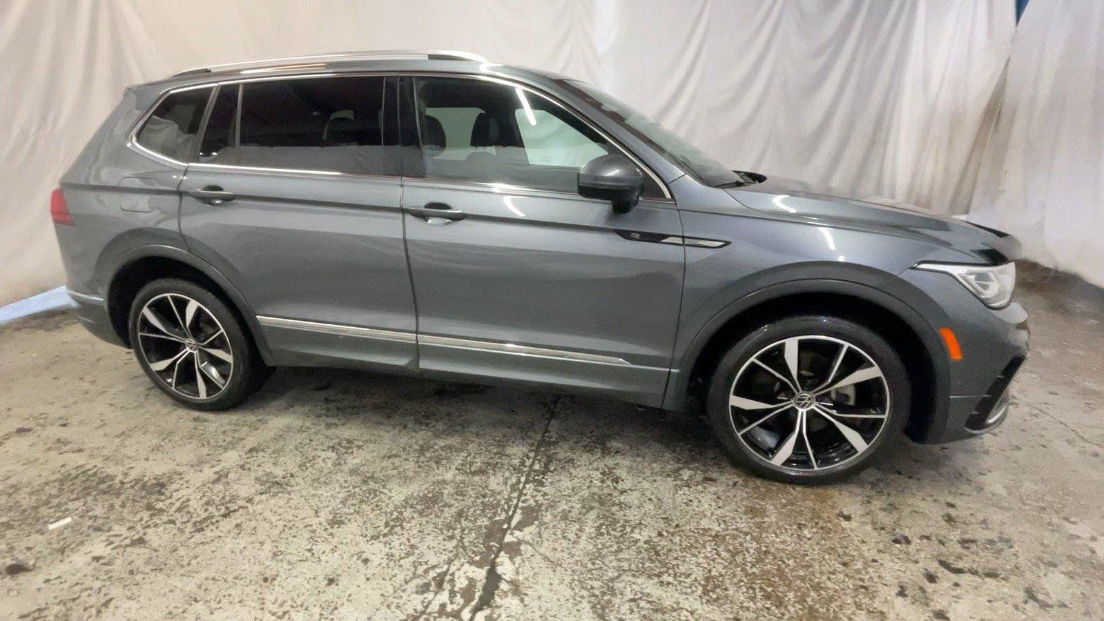 Used 2022 Volkswagen Tiguan SEL R-Line AWD/4WD image 4