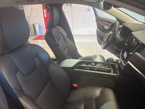 Used 2020 Volvo V90 T6 Cross Country w/ Protection Package Premier image 21