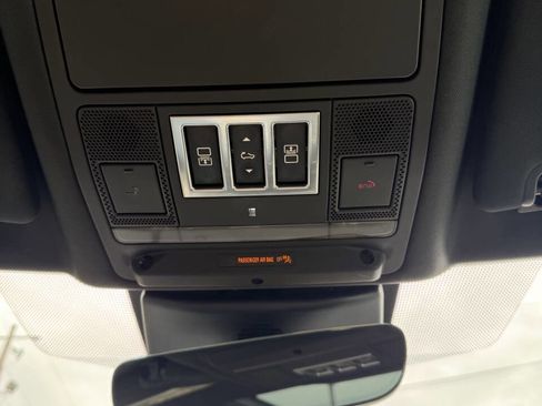 Used 2018 Land Rover Discovery HSE AWD/4WD image 21