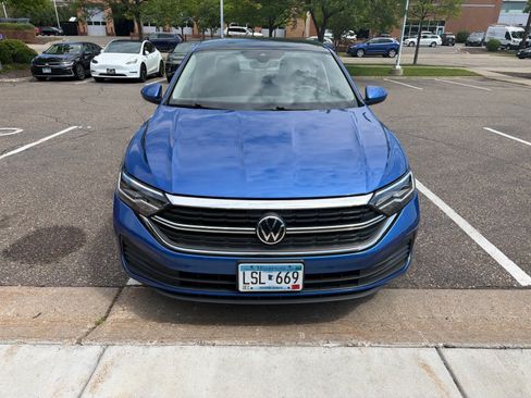 Used 2024 Volkswagen Jetta SE FWD image 4
