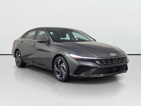 Used 2026 Hyundai Elantra Limited FWD image 8