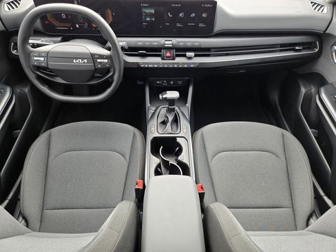 New 2025 Kia K4 LX image 18
