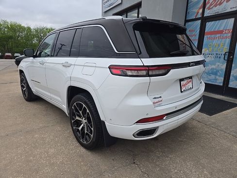 Used 2022 Jeep Grand Cherokee Summit AWD/4WD image 7