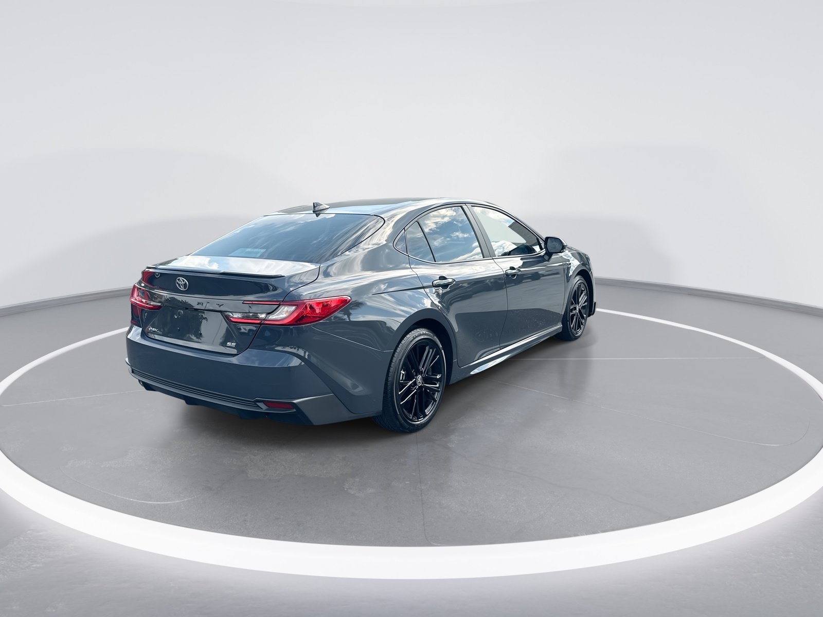 Used 2025 Toyota Camry SE FWD image 9