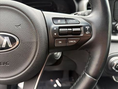 Used 2016 Kia Sorento LX w/ LX Convenience Package image 16