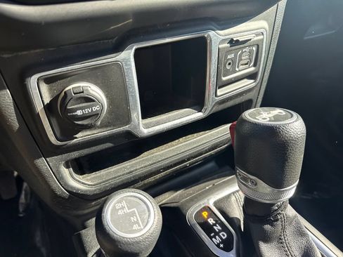 Used 2018 Jeep Wrangler Unlimited Sport AWD/4WD image 34