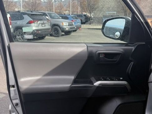 Used 2017 Toyota Tacoma SR5 image 16