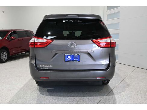 Used 2017 Toyota Sienna LE FWD image 7