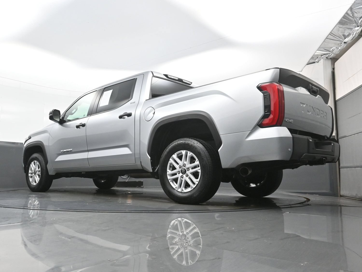 Used 2025 Toyota Tundra SR5 w/ SR5 Convenience Package AWD/4WD image 31