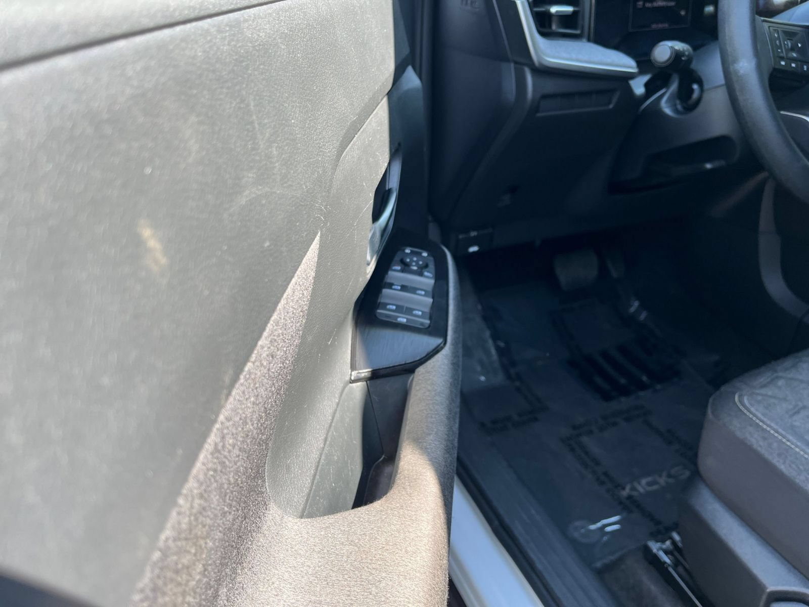 Used 2025 Nissan Kicks SV AWD/4WD image 21
