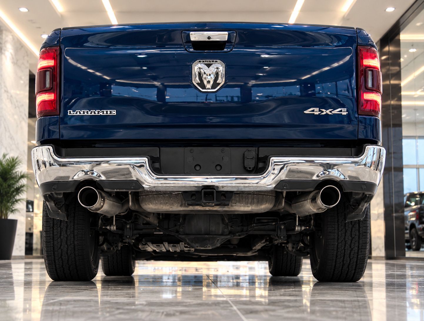 Used 2019 RAM 1500 Laramie AWD/4WD image 10