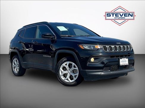 Used 2024 Jeep Compass Latitude AWD/4WD image 1
