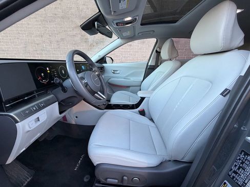 Used 2025 Hyundai Kona Limited image 9