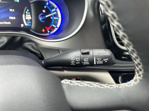 Used 2023 Chrysler Pacifica Touring-L FWD image 30