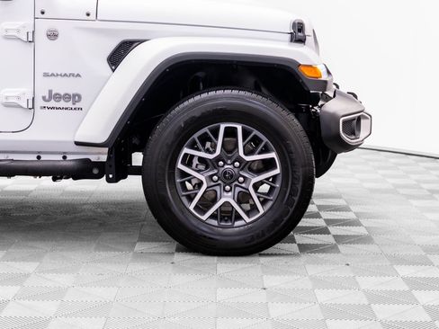 Used 2024 Jeep Wrangler Unlimited Sahara AWD/4WD image 36
